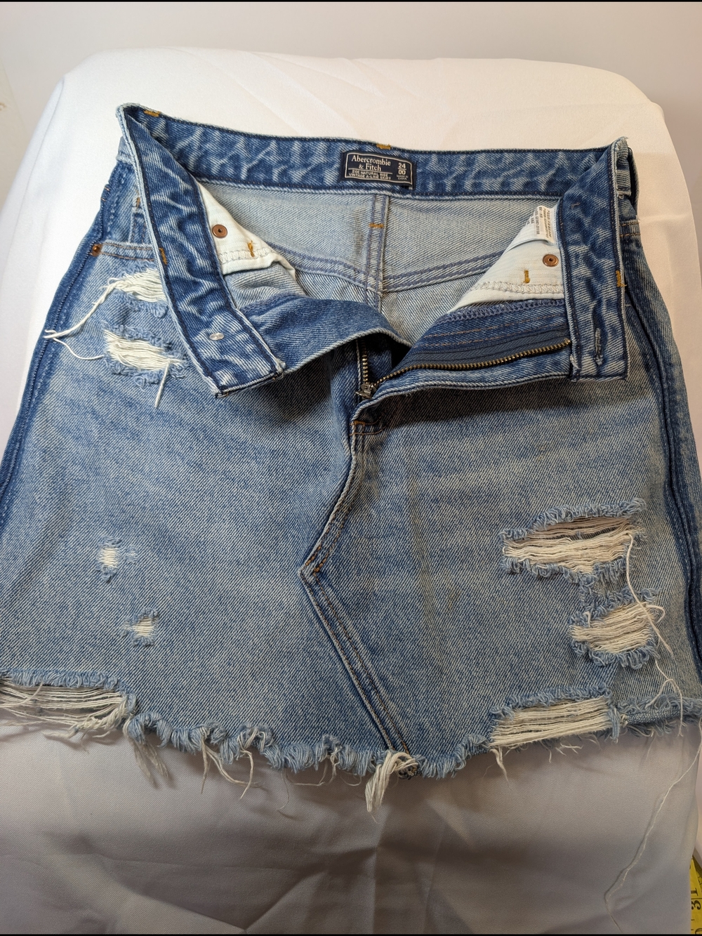 Abercrombie & Fitch Light Blue Distressed Denim Skirt Size 24